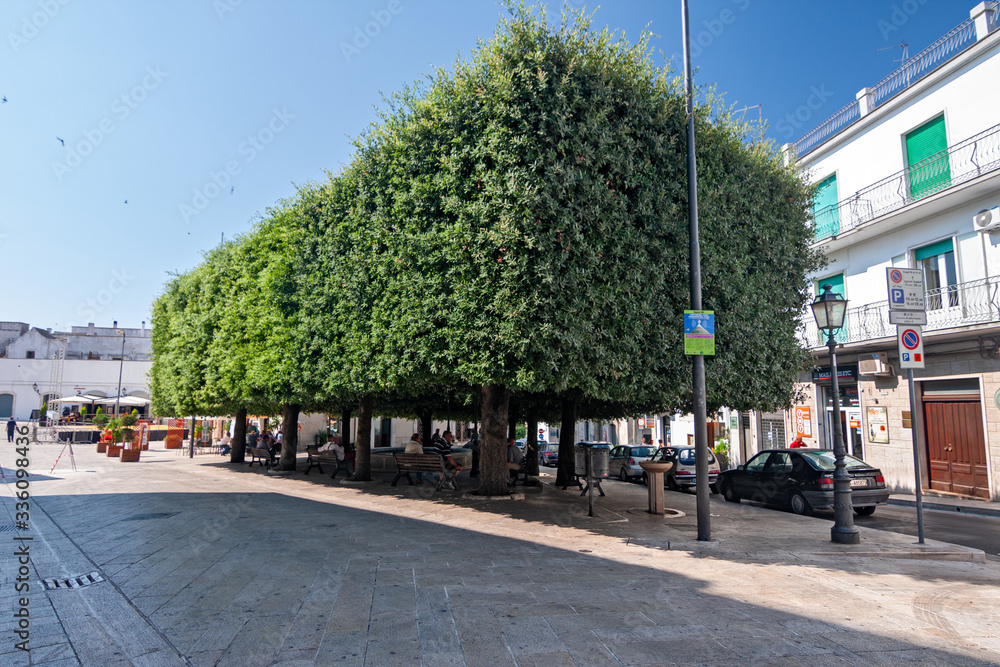 Naklejka premium Panoramic view of the central square of Alberobello in Puglia, Italy.