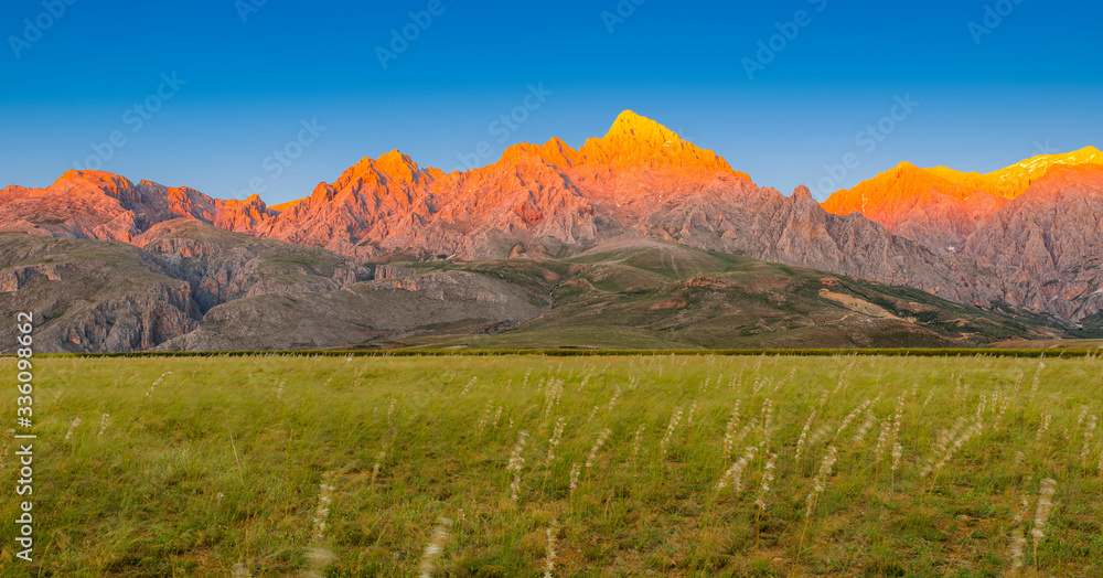 Sunset in the Mountains Sunset in the Mountains