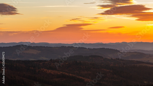 Niebo w Beskidzie Śląskim po zachodzie słońca 