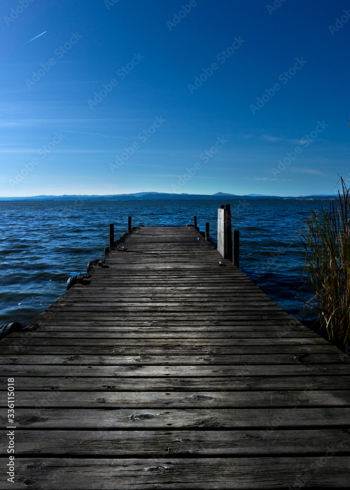 Fototapeta premium Molo rybackie na jeziorze