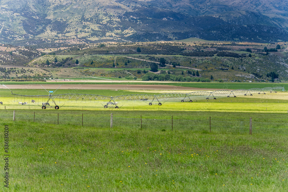 Obraz premium irrigation plant in green countryside, near Luggate, New Zealand