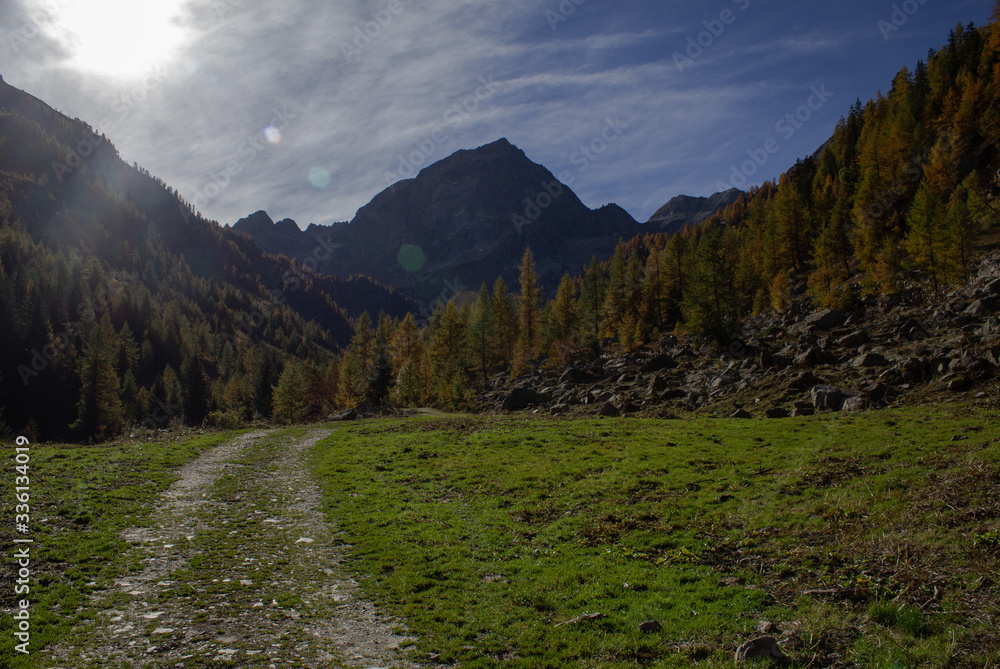 autumn trekking to the lakes of Malinvern