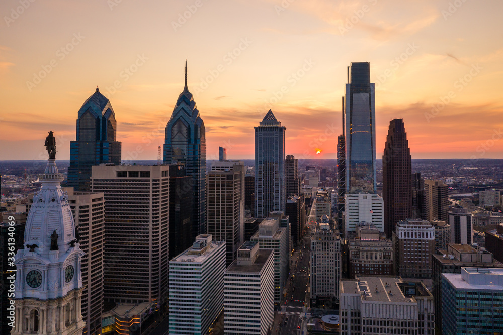 Fototapeta premium Aerial of Philadelphia Sunset During Coronavirus Pandemic