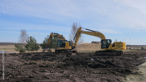 gecleaned bager und baustelle tagebau rekultivierung grundstück erschliesung bauen baustelle photo