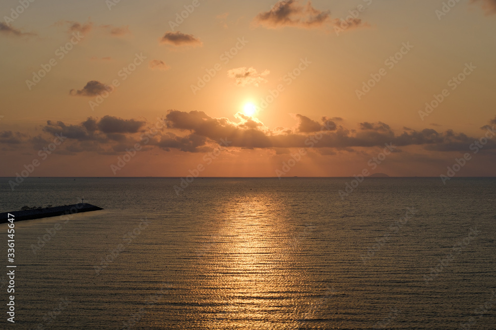 Fototapeta premium Evening sundown, sunset sea, Beautiful Sunset sea landscape at Pattaya Beach, Thailand, ASEAN, South East Asia