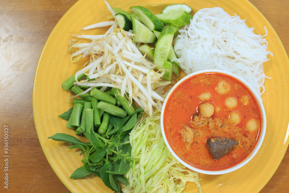 Rice Noodles and Chicken Curry Rice Noodles and Chicken Curry