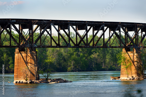Billede på lærred An old rusty iron train trestle crossing the Catawba river.