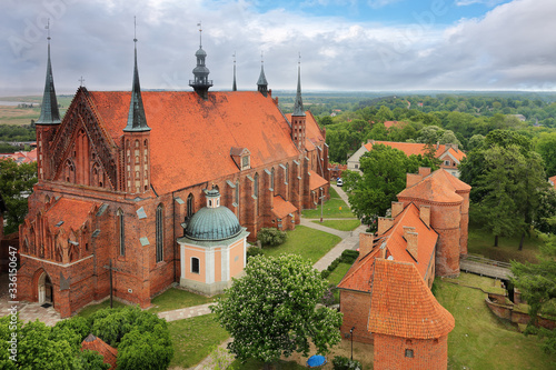 Gotycka katedra z XIV wieku we Fromborku (tutaj pochowano Mikołaja Kopernika)