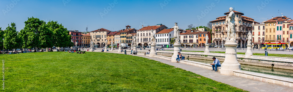 Naklejka premium Prato della Valle, square in Padua