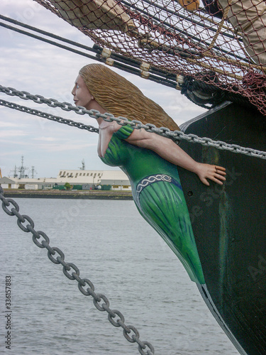 Fotografía statue féminine figure de proue voilier 3 mats