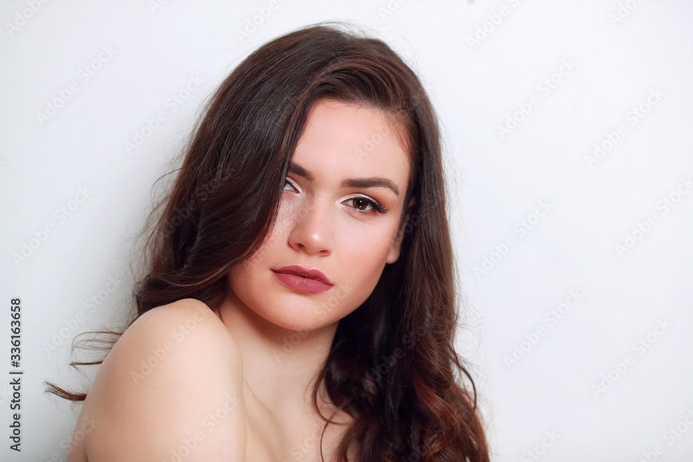 Jolie femme brune portrait beauté Jolie femme brune portrait beauté