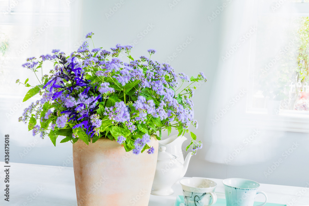 青い花のアレンジメント 青い花のアレンジメント