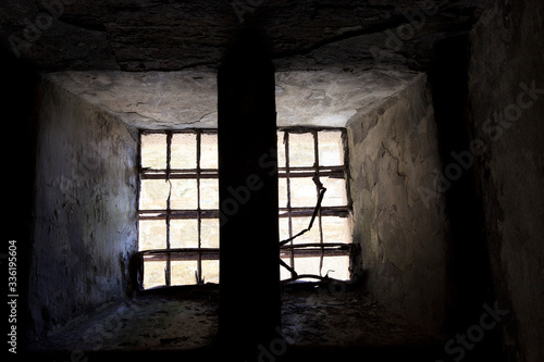 Fototapet Saltash (England), UK - August 21, 2015: An old window Cotehele park, near Saltash,  Cornwall, England, United Kingdom