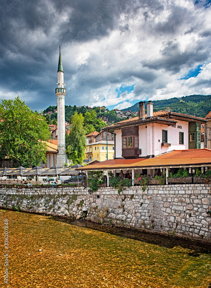 Obraz premium SARAJEVO, BOSNIA AND HERZEGOVINA - 3 AUGUST, 2019: Bridge in the old town of Sarajevo.