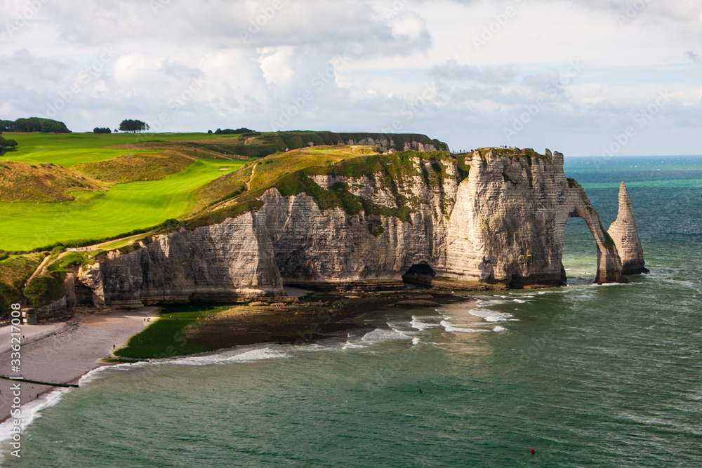 Normanische Steilküste bei Etretat mit Falaise d'Aval und Aiguille