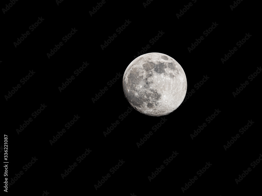 Obraz premium Full moon on black sky background