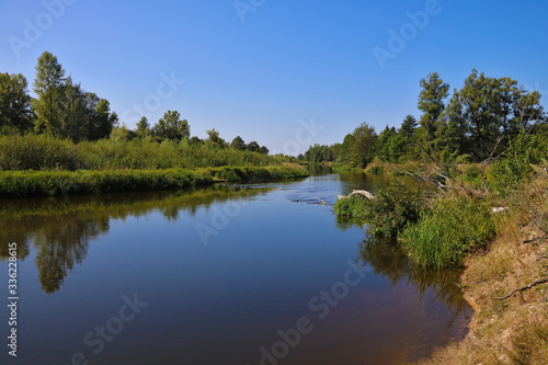 Fototapeta Naklejka Na Ścianę i Meble -  Dawn on the bank of a winding river.