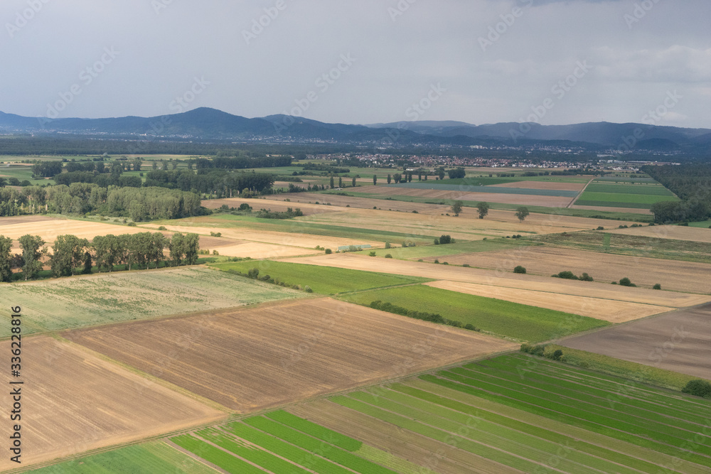 Luftbild: Felder und Wiesen-Landschaft an der hessischen Bergstrasse - obrazy, fototapety, plakaty 