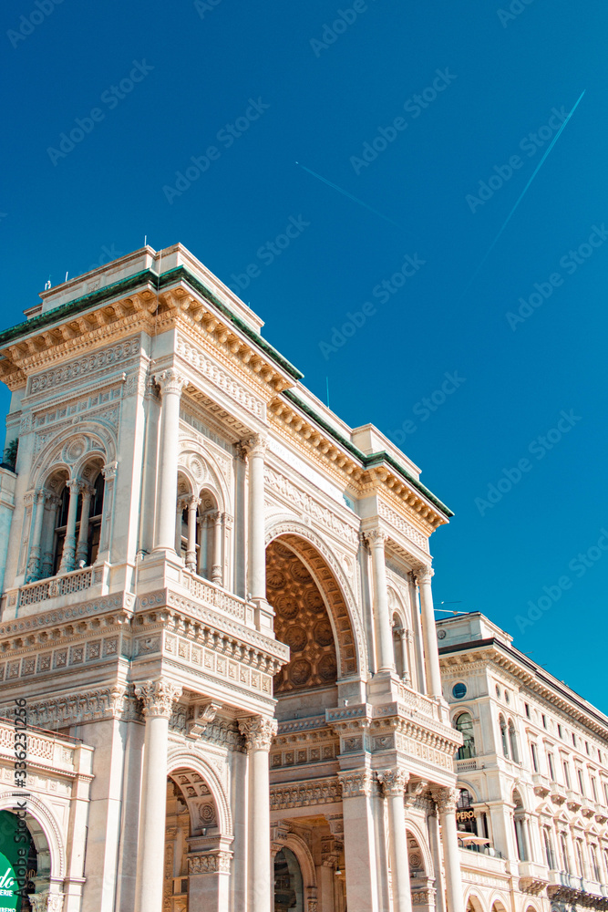 Fachada da galeria Vitório Emanuelle em Milão