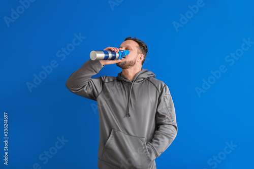 Sporty man with bottle of w...