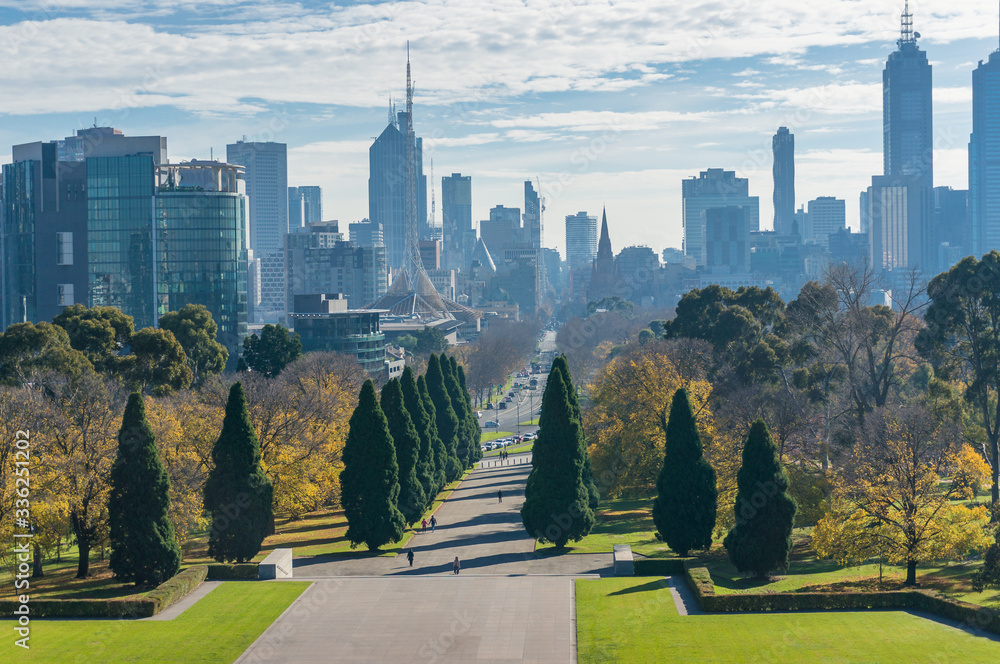 Naklejka premium Melbourne cityscape with Central Business District and park