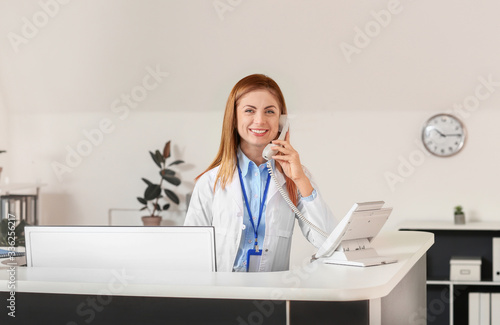 Female medical assistant wo...