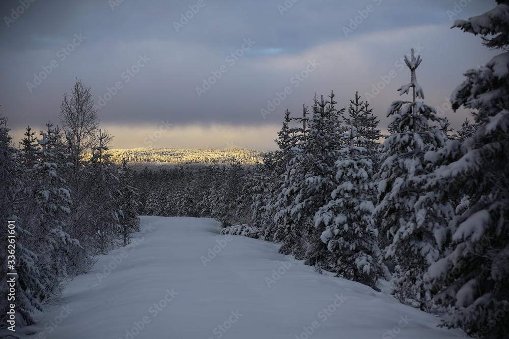 Obraz premium Snow road in front of mount Svartliden in Vasterbotten, Sweden