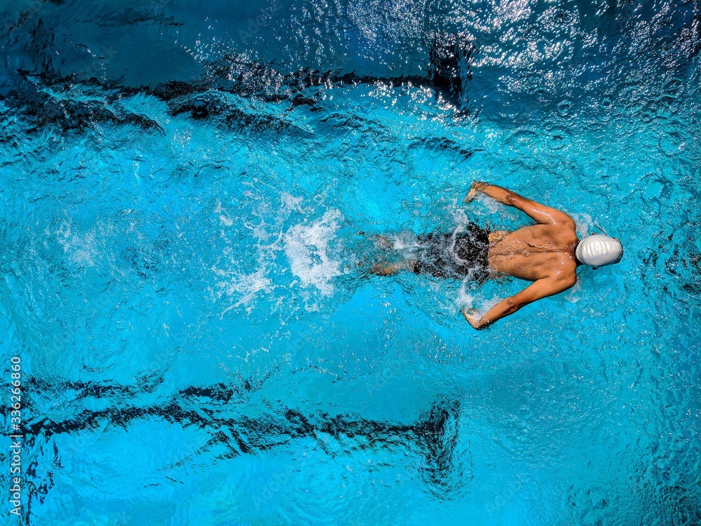 swimmer in swimming pool - obrazy, fototapety, plakaty 