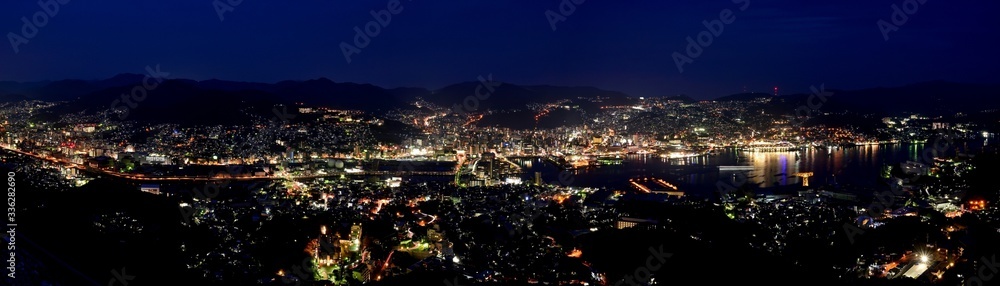 展望台から見た長崎市内のブルーモーメントパノラマ情景＠長崎