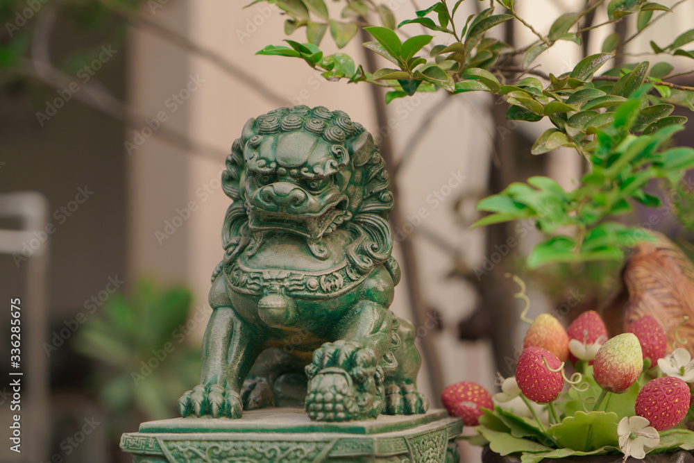 Fototapeta premium buddha statue in the garden
