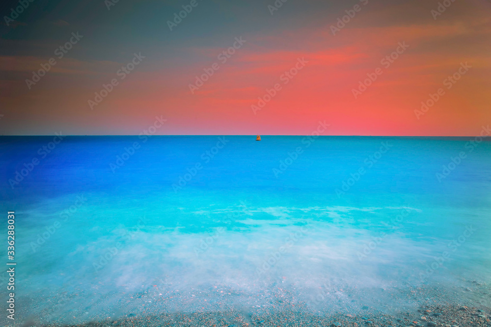 Obraz premium Romantic sunset at the beach