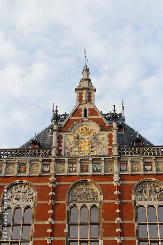 Fototapeta premium Front view of the Amsterdam Central (Centraal) Railway Station during sunset, Netherlands