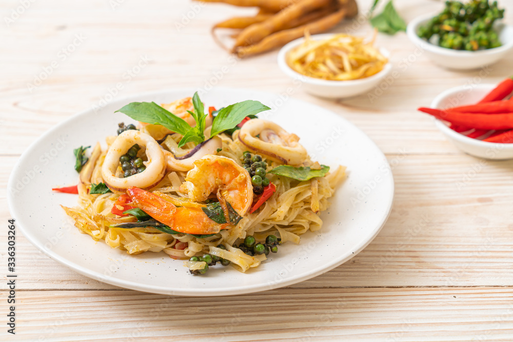 stir fried spicy noodles with sea food stir fried spicy noodles with sea food