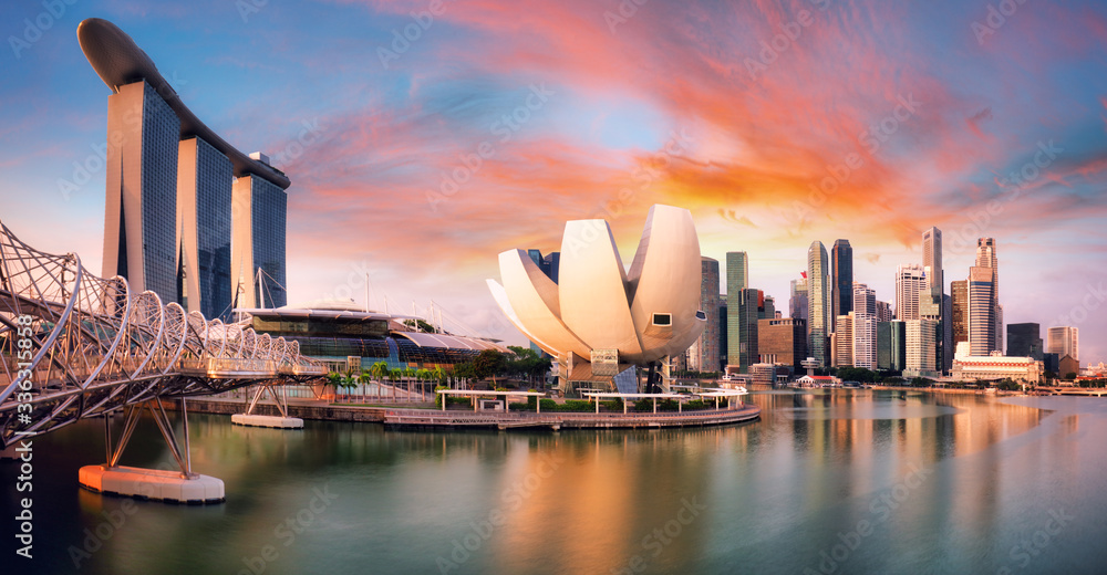Singapore city at  Marina during dramatic sunset - obrazy, fototapety, plakaty 