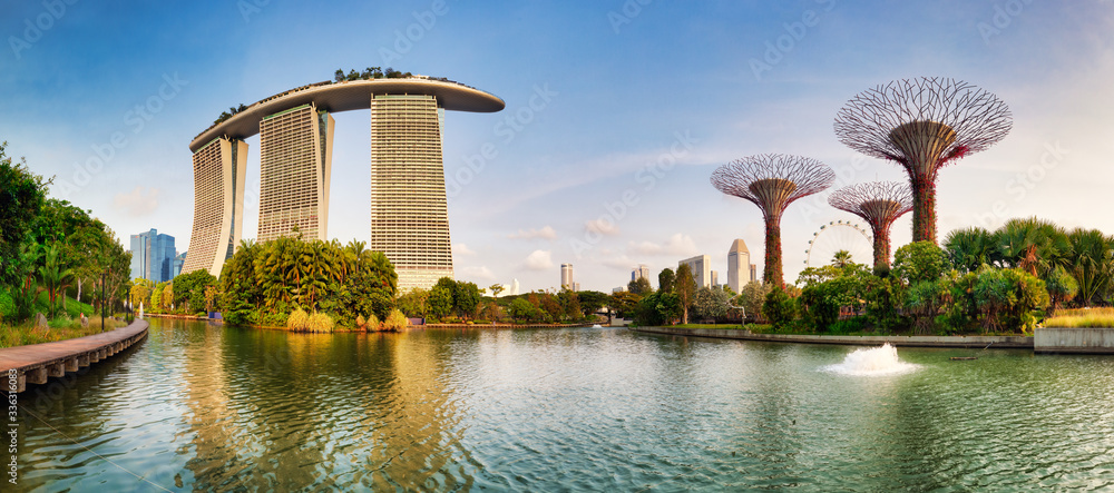 SINGAPORE - FEBRUARY 27, 2019: Singapore Super tree garden in Marina bay at day, nobody - obrazy, fototapety, plakaty 