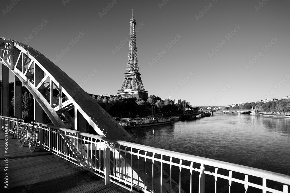 Fototapeta premium La Tour Eiffel dal ponte sulla Senna