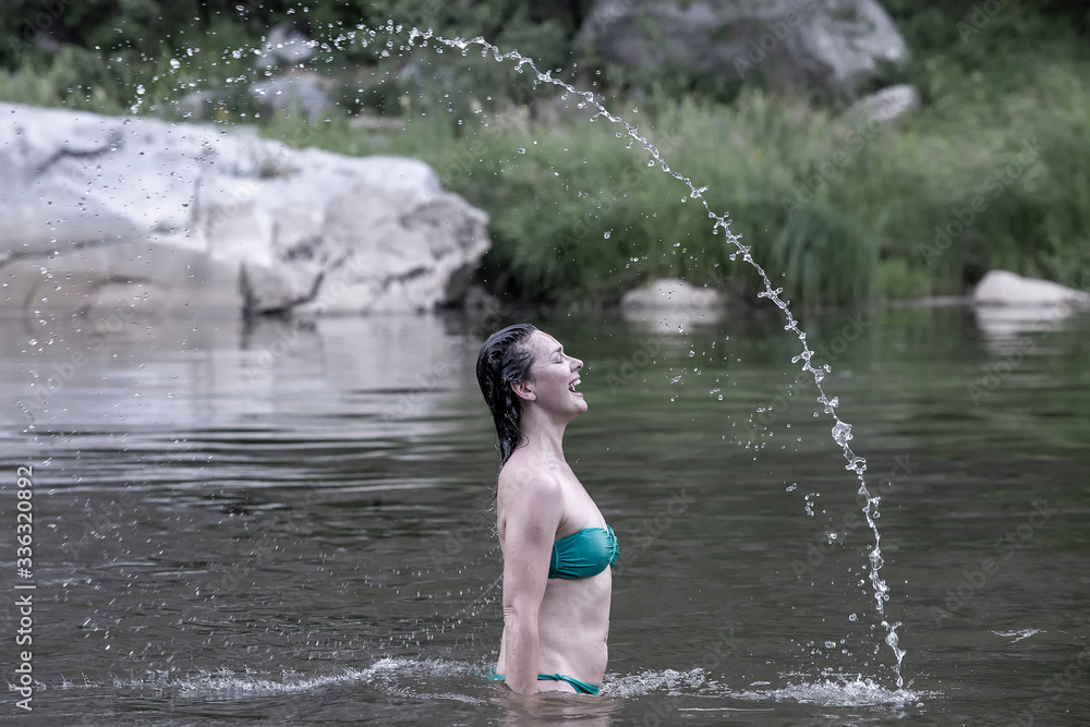 Fototapeta premium Girl throws water head
