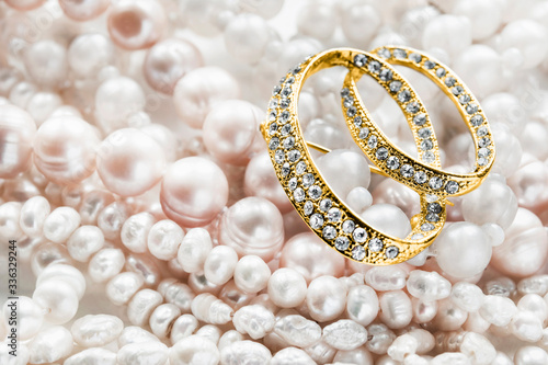 Pearl and gold jewels