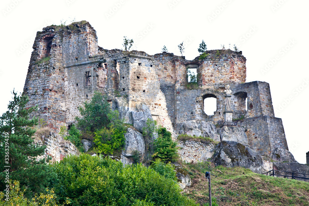 Very impressive ruins of the Gothic castle in Odrzykon lie on a rocky hill near Krosno (Poland) at an altitude of 452 m - obrazy, fototapety, plakaty 