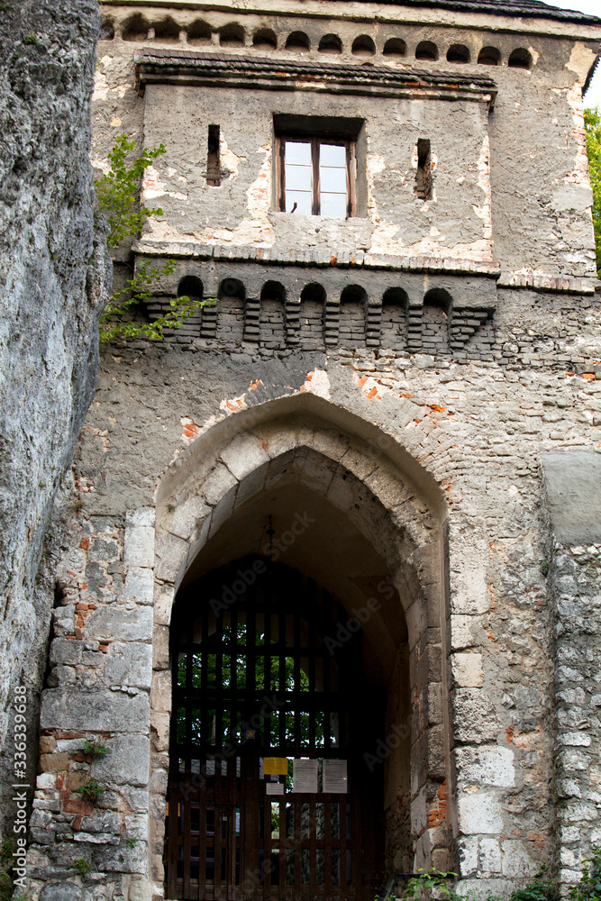 Zamek w Ojcowie – ruiny zamku, wybudowanego w systemie tzw. Orlich Gniazd, we wsi Ojców w województwie małopolskim, w powiecie krakowskim. 