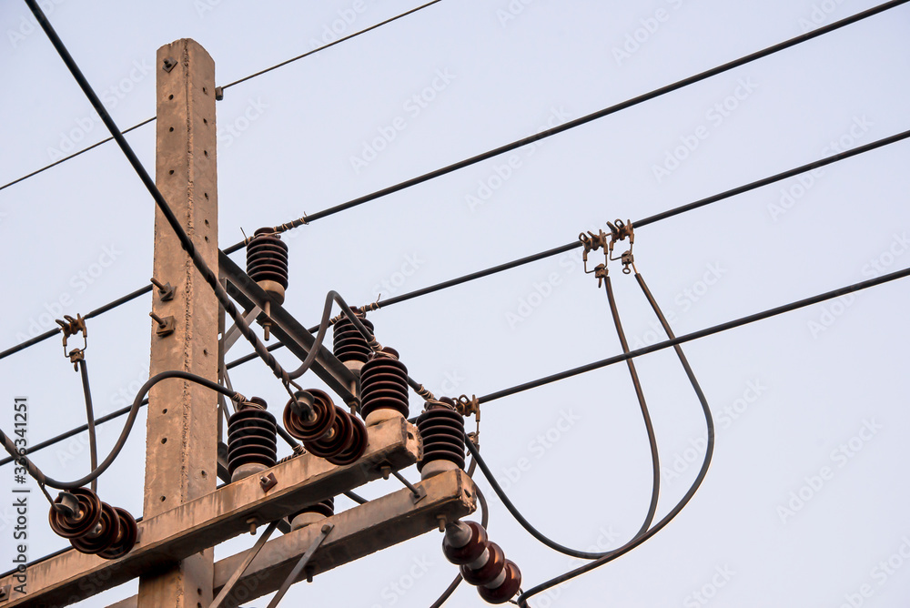 Hotline Clamp is a device that provides speed for cutting or connecting