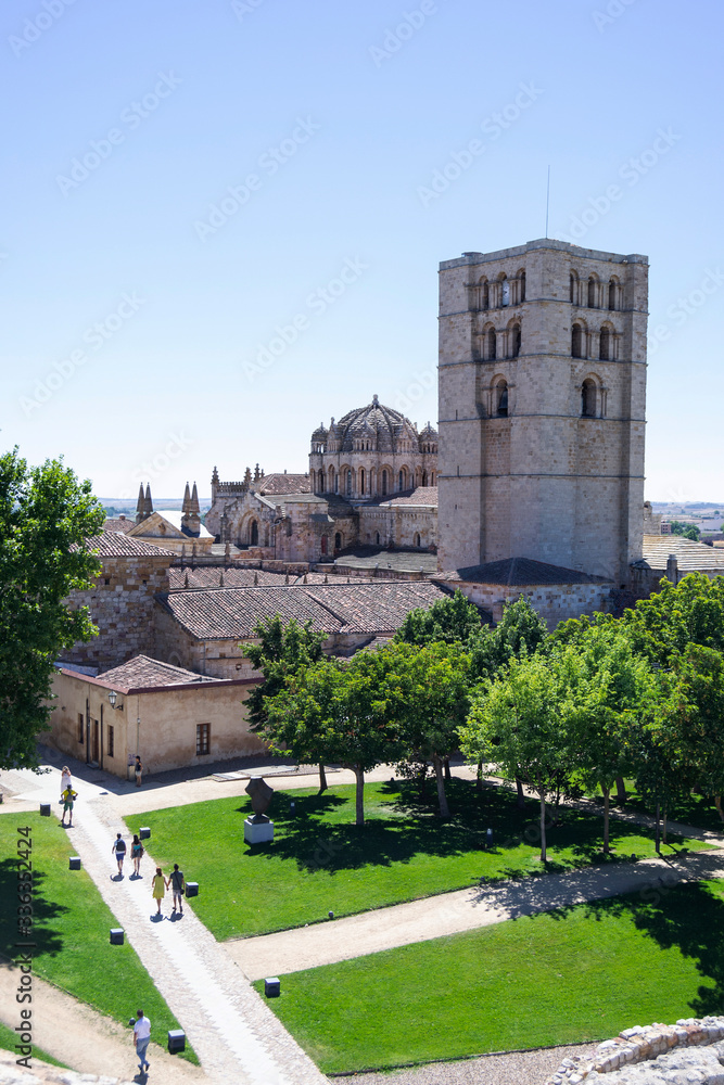 Zamora, la ciudad del Duero.