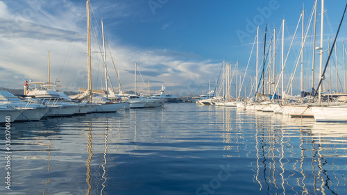 Barche a Saint Tropez al tramonto