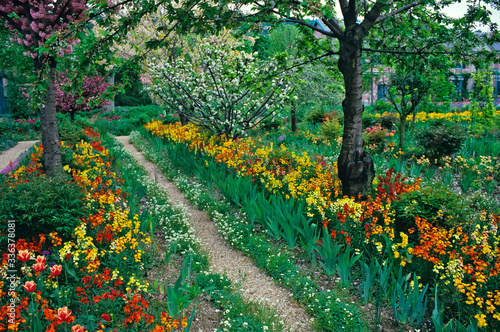 Fotobehang The spring garden at Claude Monet's house at Giverny in Normandy France