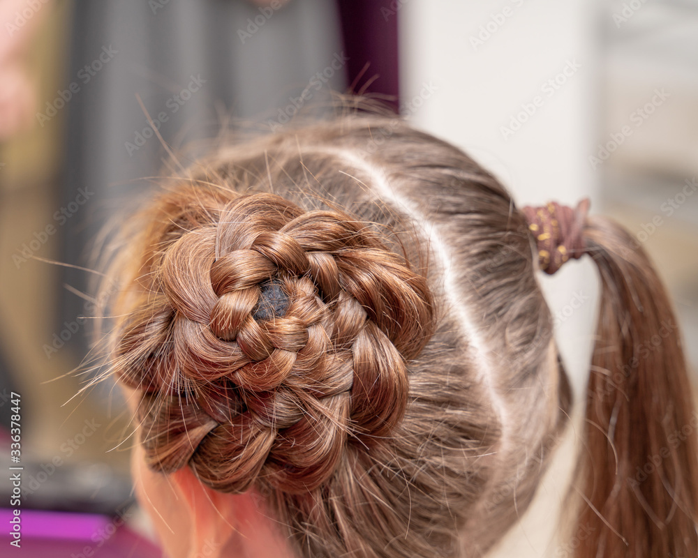 Fototapeta premium weave braid girl in a hair salon