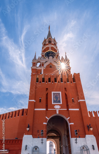 Fototapeta Naklejka Na Ścianę i Meble -  Clock on the Spasskaya Tower. The sun through the walls of the Kremlin on Red Square. Moscow landmark