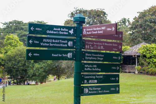 Singapore March 22nd 2020： the guide board in Singapore botanic gardens. The Botanic Gardens has been ranked Asia's top park attraction since 2013, to be honoured as a UNESCO World Heritage Site. 