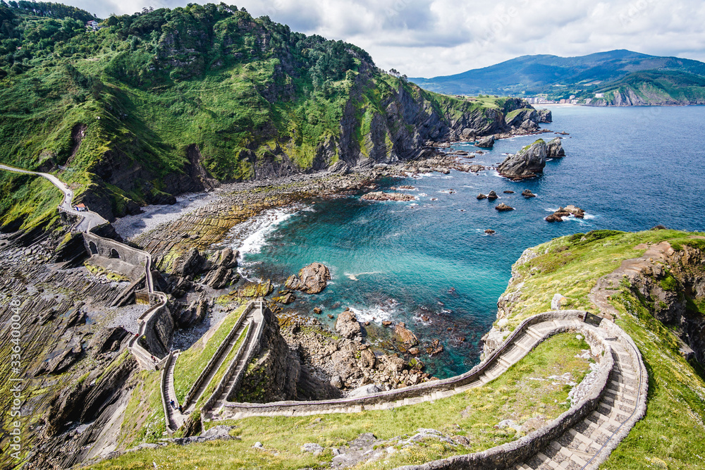 Escalera De Ascenso A La Ermita De San Juan De Gaztelugatxe En Euskadi escalera-de-ascenso-a-la-ermita-de-san-juan-de-gaztelugatxe-en-euskadi