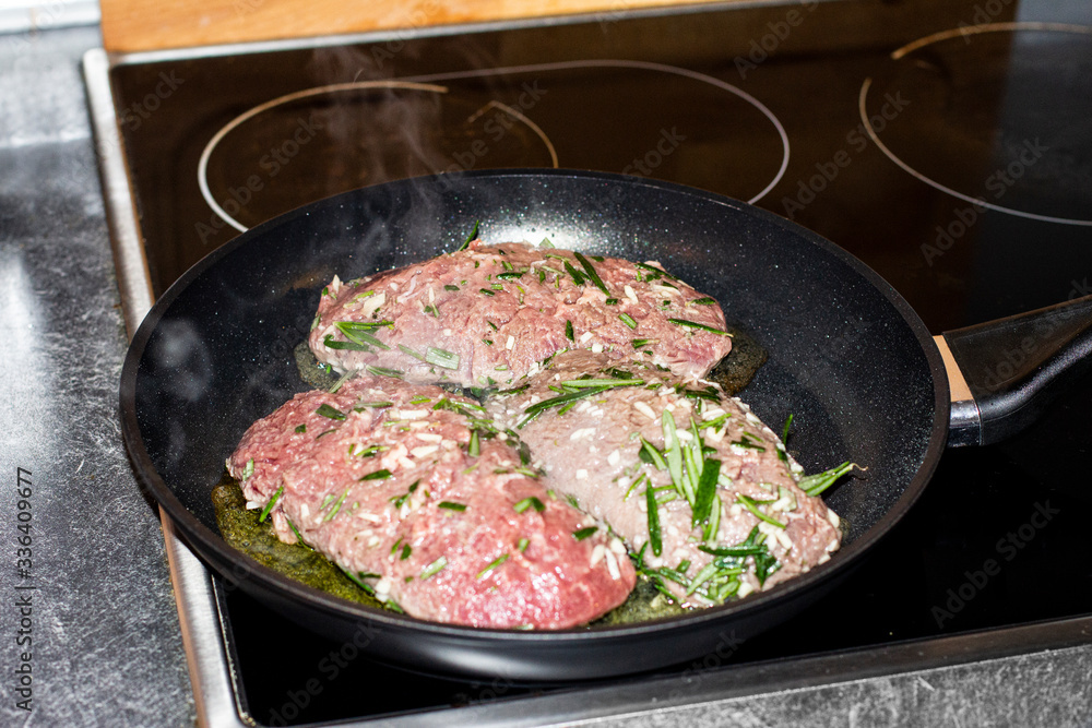 Steak-in-der-Pfanne-01 Steak-in-der-Pfanne-01