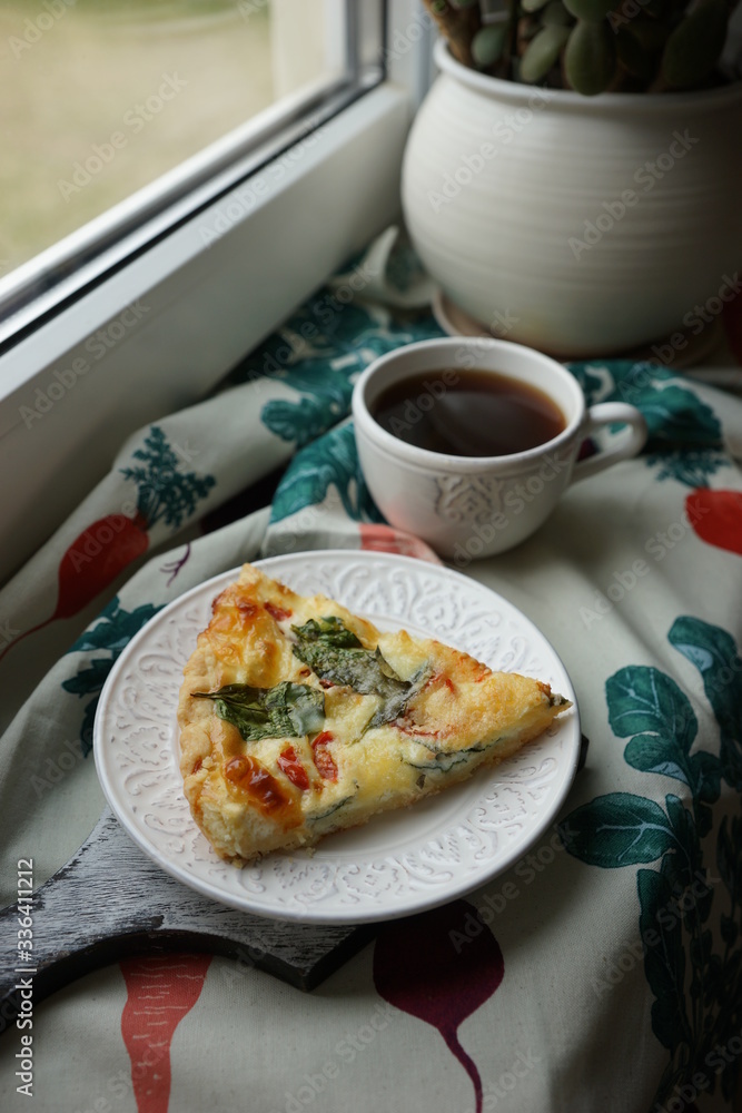 Quiche, cheese, tomato and spinach pie Quiche, cheese, tomato and spinach pie